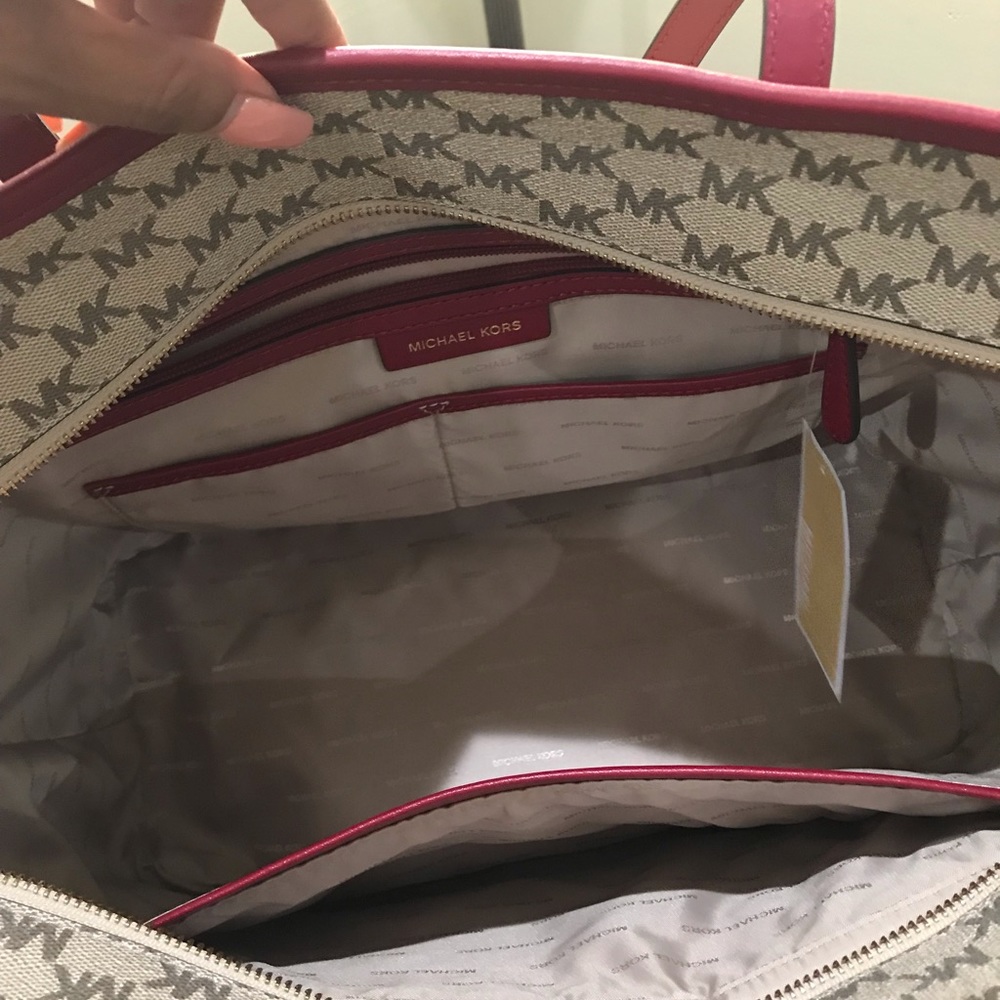 Michael Kors Tote XXXSoldXXX - Picture 5 of 7